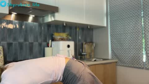 Snapshot of shyrubate chatting on May 10, 2026, 6:29 am Aurora online show from May 10, 2026, 6:29 am