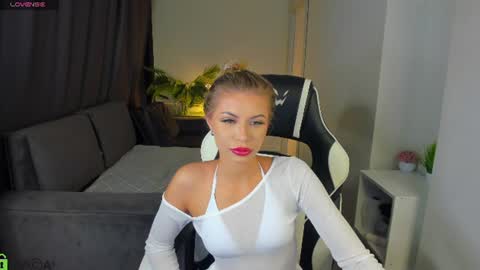 Snapshot of sidny_beth chatting on June 10, 2026, 9:41 am Sidny online show from June 10, 2026, 9:41 am