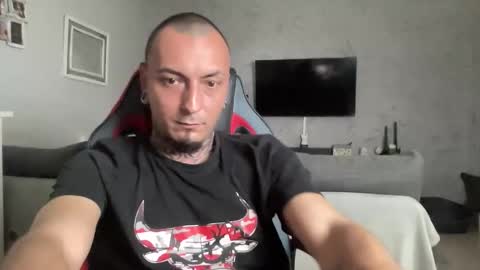 Snapshot of sidvicious23cm chatting on April 7, 2026, 4:18 pm sidvicious23cm online show from April 7, 2026, 4:18 pm