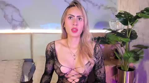 Snapshot of sienna_belluccii chatting on August 6, 2026, 11:12 am sienna belluccii online show from August 6, 2026, 11:12 am
