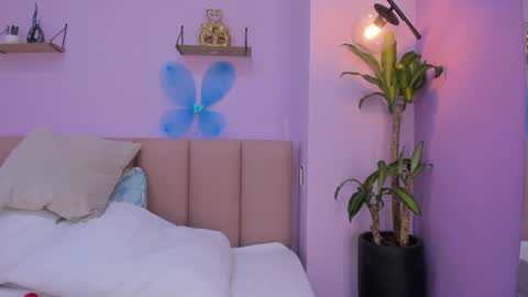 sienna_mg12 online show from November 27, 2025, 11:56 am