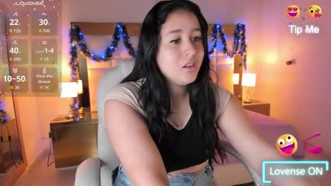 Sienna  online show from November 18, 2025, 11:47 am