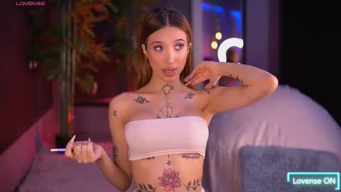 Sienna online show from November 12, 2025, 6:30 pm