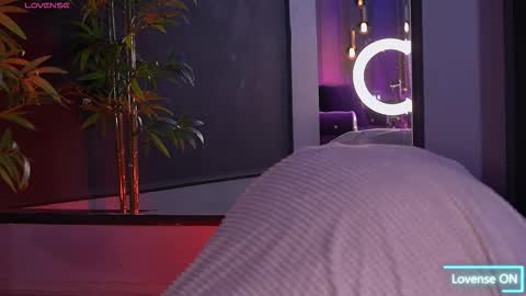 Sienna online show from November 13, 2025, 7:24 pm