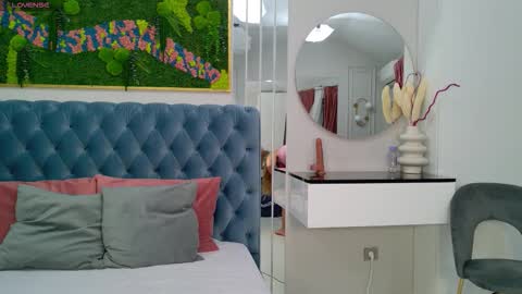 Sienna online show from November 4, 2025, 5:17 am