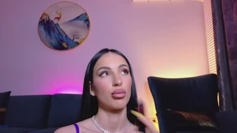 Sienna online show from April 18, 2026, 7:58 pm