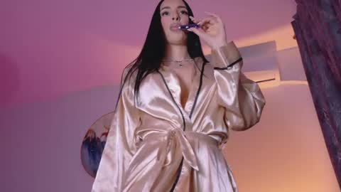 Sienna online show from April 22, 2026, 7:59 pm