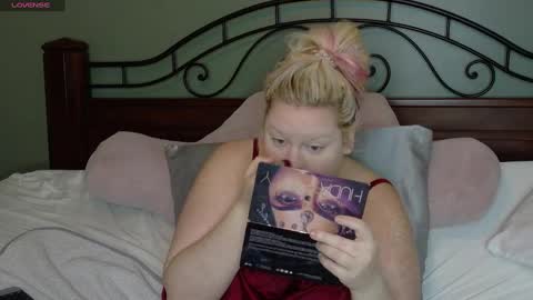 Snapshot of siennaxluxx chatting on September 16, 2025, 10:44 pm Sienna Luxx online show from September 16, 2025, 10:44 pm