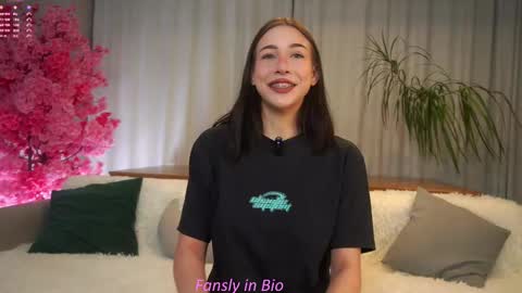 Eva  online show from October 12, 2025, 11:20 am