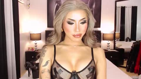 Jenny Hakenson online show from September 13, 2025, 5:13 pm