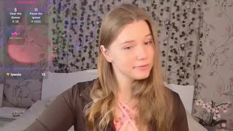 Chloe online show from October 17, 2025, 5:21 am