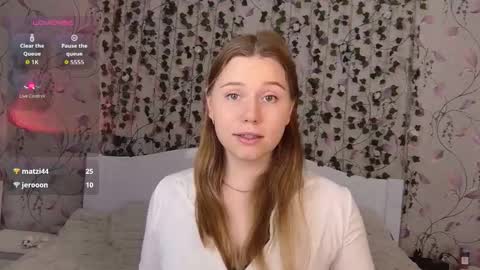 Chloe online show from October 25, 2025, 7:27 am