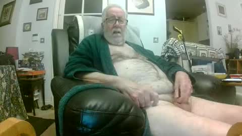 sillyoldman45221063 online show from April 22, 2026, 9:38 pm
