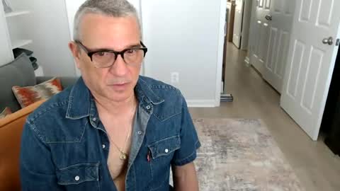Snapshot of silveroli187 chatting on June 21, 2026, 1:24 pm silveroli187 online show from June 21, 2026, 1:24 pm