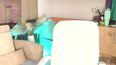 Silvia Stone online show from April 7, 2026, 11:32 am