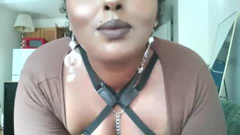 Snapshot of siminfox chatting on September 16, 2025, 8:54 pm Simin Fox online show from September 16, 2025, 8:54 pm