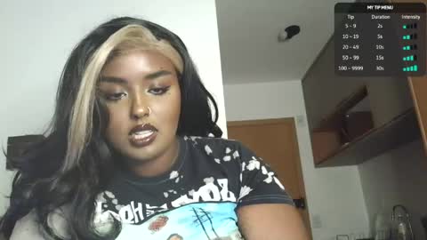 Snapshot of siminfox chatting on May 12, 2026, 1:14 am Simin Fox online show from May 12, 2026, 1:14 am