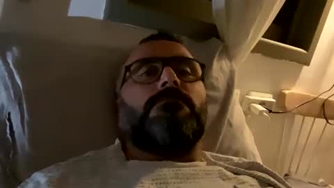 Snapshot of simon_bb chatting on November 1, 2025, 9:39 pm Si online show from November 1, 2025, 9:39 pm