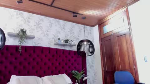 Snapshot of simon_durand chatting on February 1, 2025, 6:32 am simon_durand online show from February 1, 2025, 6:32 am