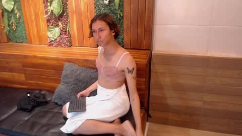 Snapshot of simon_durand chatting on February 14, 2025, 9:45 am simon_durand online show from February 14, 2025, 9:45 am