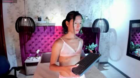 Snapshot of simon_durand chatting on November 10, 2025, 4:00 am simon_durand online show from November 10, 2025, 4:00 am