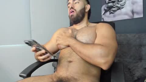 simon_leon01 online show from February 24, 2025, 10:03 pm