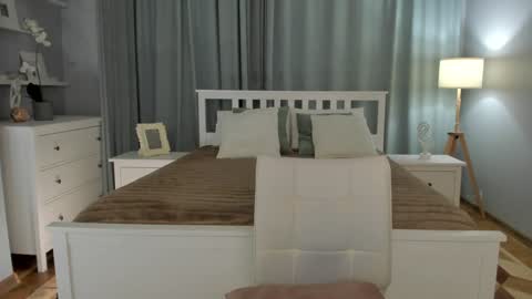 Simona  online show from December 18, 2024, 6:03 pm