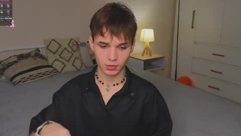 Snapshot of simonboy592 chatting on March 31, 2026, 11:32 am Alex online show from March 31, 2026, 11:32 am