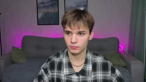 Snapshot of simonboy592 chatting on April 17, 2026, 11:02 am Alex online show from April 17, 2026, 11:02 am