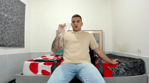 SIMON KELER online show from June 14, 2026, 9:44 am