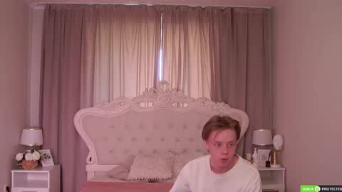 Snapshot of simonwarner chatting on May 9, 2026, 9:03 am Simon online show from May 9, 2026, 9:03 am