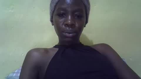 simplyloy33 online show from April 19, 2026, 8:02 am