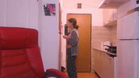 simyhvn online show from December 2, 2025, 5:35 am