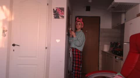 simyhvn online show from April 7, 2026, 4:13 am