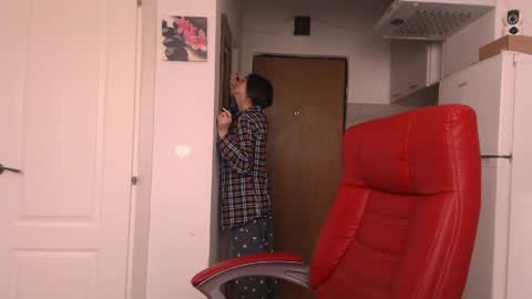 simyhvn online show from April 20, 2026, 6:49 am