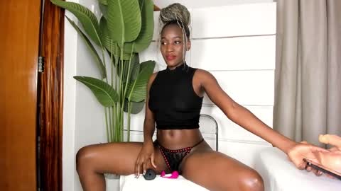 sincerre9_tara online show from February 13, 2025, 8:48 am