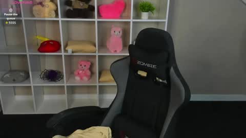 Snapshot of sindy_ortega chatting on May 6, 2026, 1:14 am Hi my name is Cindy Id love to see you on my stream. My schedule for the week 2 GMT 3am-9am MoTuFrSaSu online show from May 6, 2026, 1:14 am