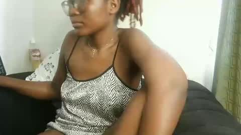 Snapshot of sinful_shadow chatting on May 18, 2026, 9:15 am sinful_shadow online show from May 18, 2026, 9:15 am