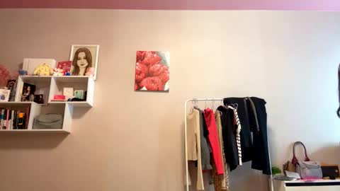 Emma online show from November 19, 2025, 1:11 pm