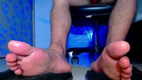 only foot                         worshipers here online show from September 12, 2025, 1:06 am
