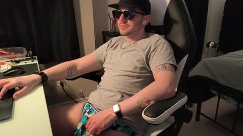 Sir Daddy McQween online show from April 2, 2026, 7:50 am