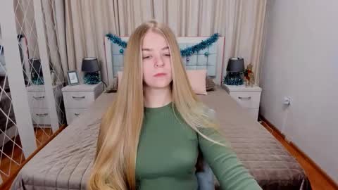 SirenaBloom online show from December 22, 2025, 5:37 am