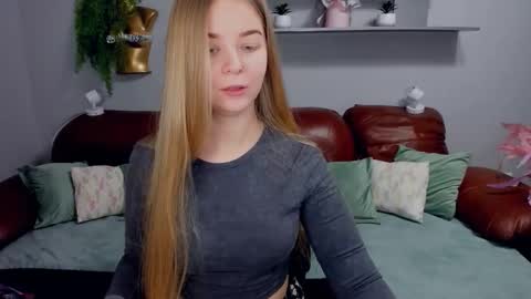 SirenaBloom online show from March 4, 2026, 4:40 am