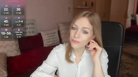 Snapshot of sirenasilk chatting on April 22, 2026, 9:44 am sirenasilk online show from April 22, 2026, 9:44 am