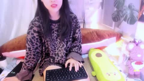 julila online show from November 14, 2025, 3:27 am