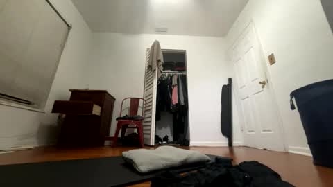 SIXFOOTFOURNINE online show from April 5, 2026, 8:22 am