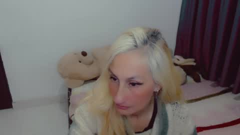 Snapshot of skarlett2072 chatting on March 27, 2026, 11:32 am Arlett online show from March 27, 2026, 11:32 am