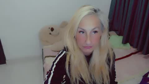 Snapshot of skarlett2072 chatting on April 2, 2026, 2:04 pm Arlett online show from April 2, 2026, 2:04 pm