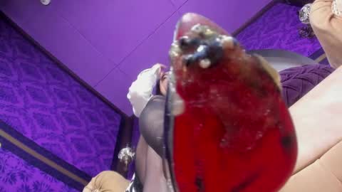 skarlettbarnes online show from May 15, 2026, 12:01 pm