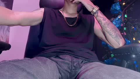 Snapshot of skateboy444 chatting on December 3, 2024, 5:20 am king online show from December 3, 2024, 5:20 am